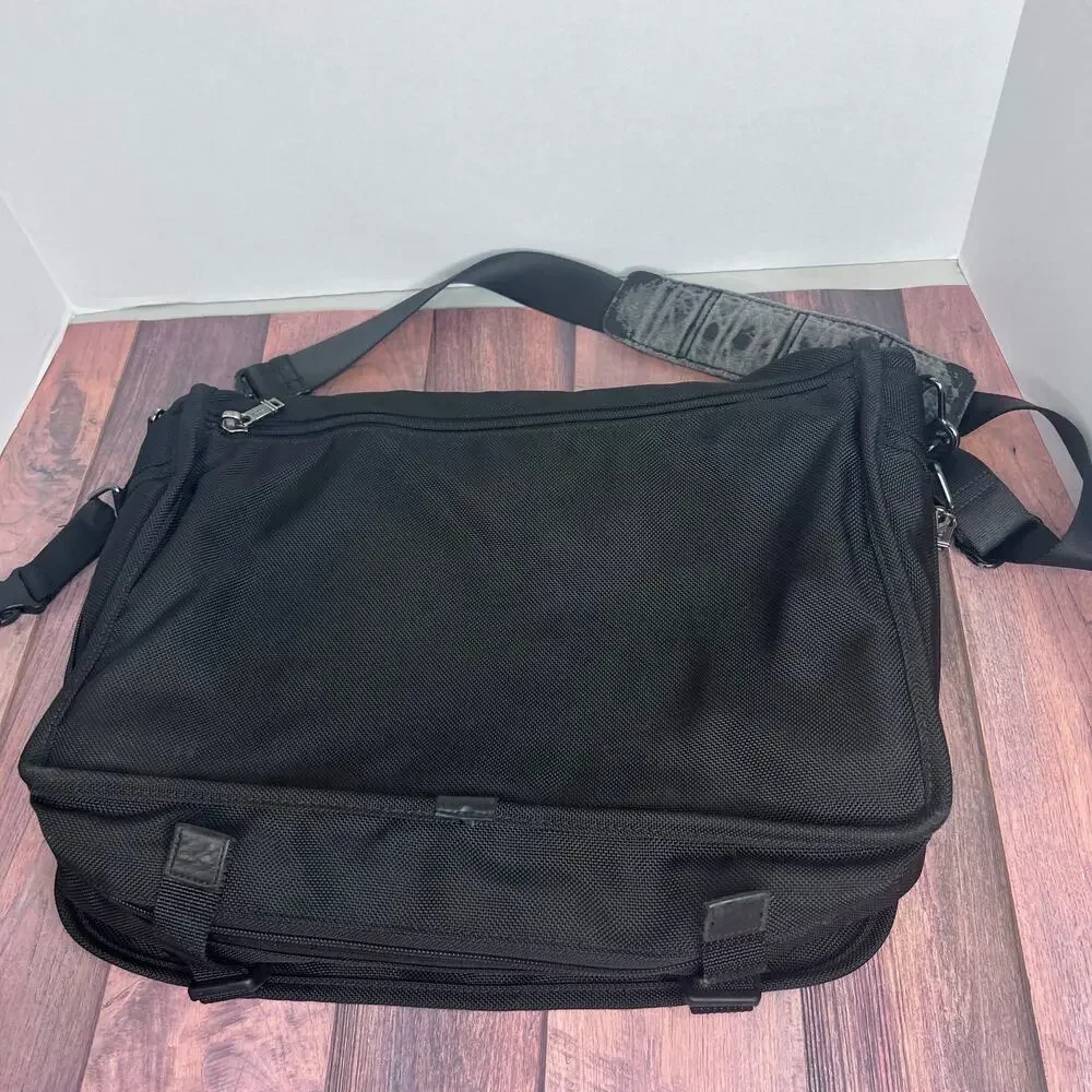 Tumi Messenger Computer Work Bag‎ Expandable